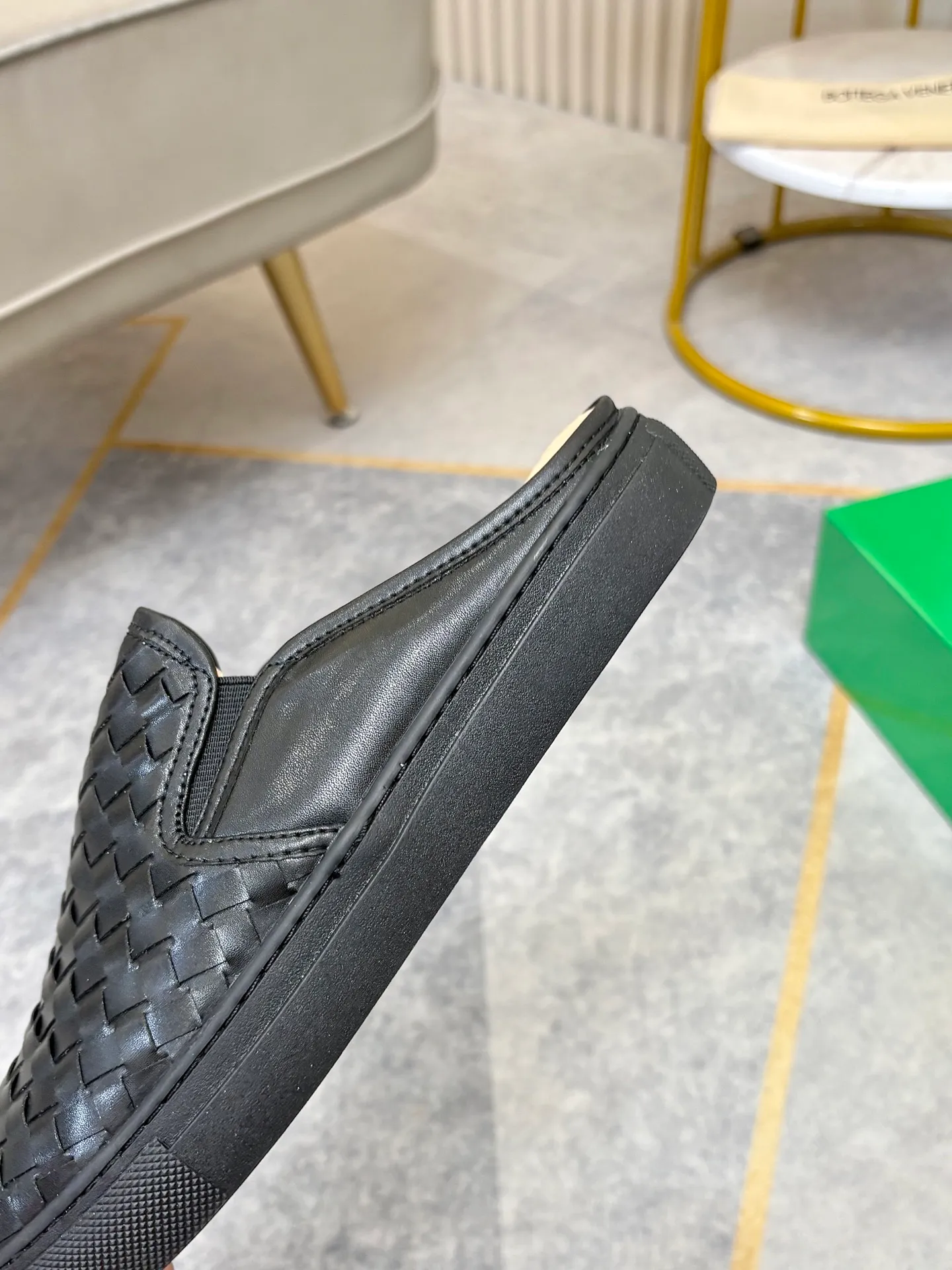 P380 BV men's casual half-drag👞. Handsome and versatile low-top shoes, woven cowhide upper, pigskin lining for the feet, 🌺🌺perfect shoe last, 🌲🌲 fashionable and handsome, comfortable on the feet, 🚗🚗wear-resistant and non-slip rubber outsole. Code number: 38-44. 45 is custom-made and cannot be returned or exchanged